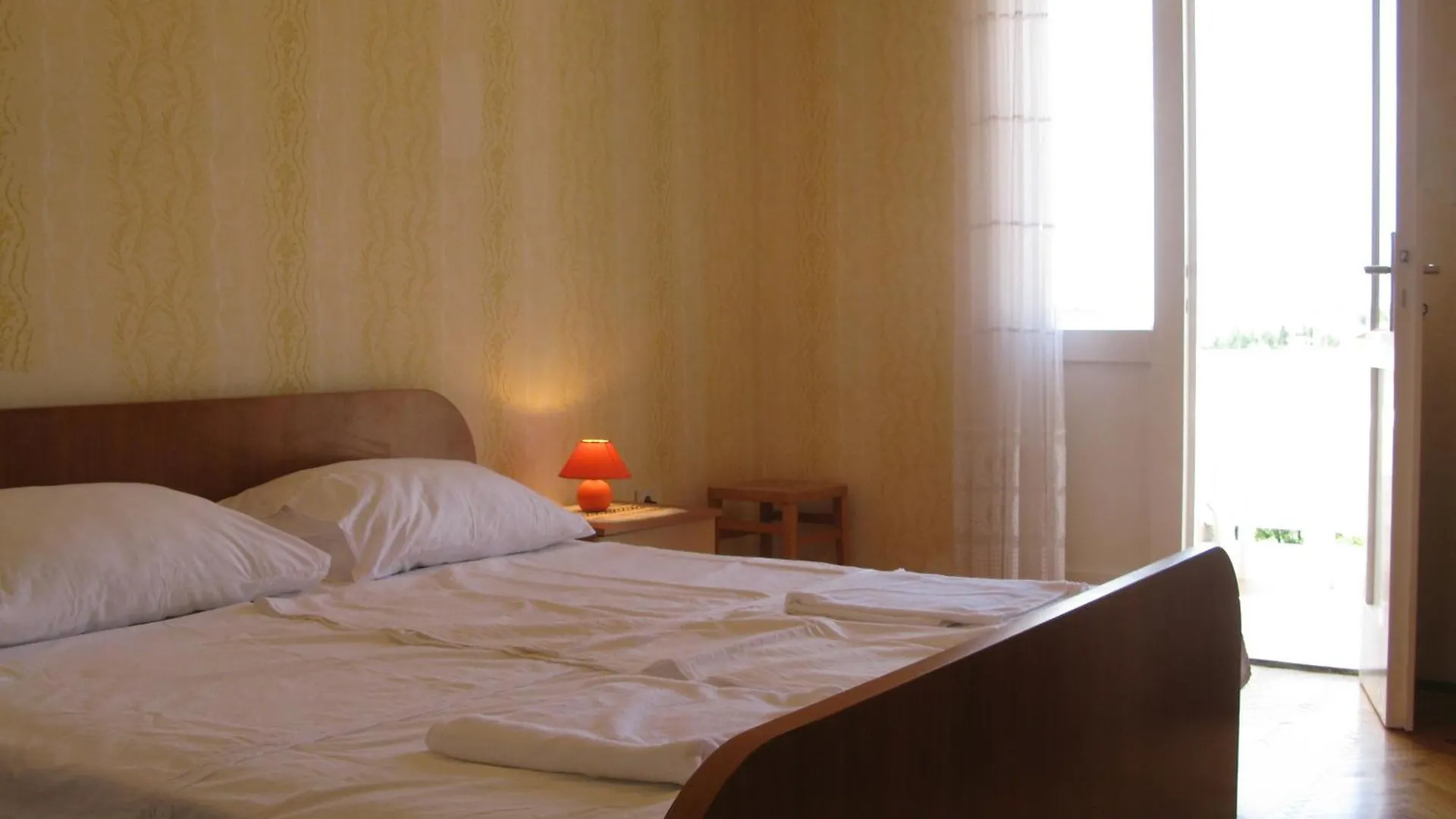 Apartment Branko Banjol 0*,